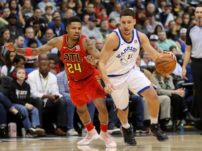 Mar 2, 2018; Atlanta, GA, USA; Atlanta Hawks guard Kent Bazemore (24) defends Golden State Warriors guard Klay Thompson (11) in the first quarter at Philips Arena.